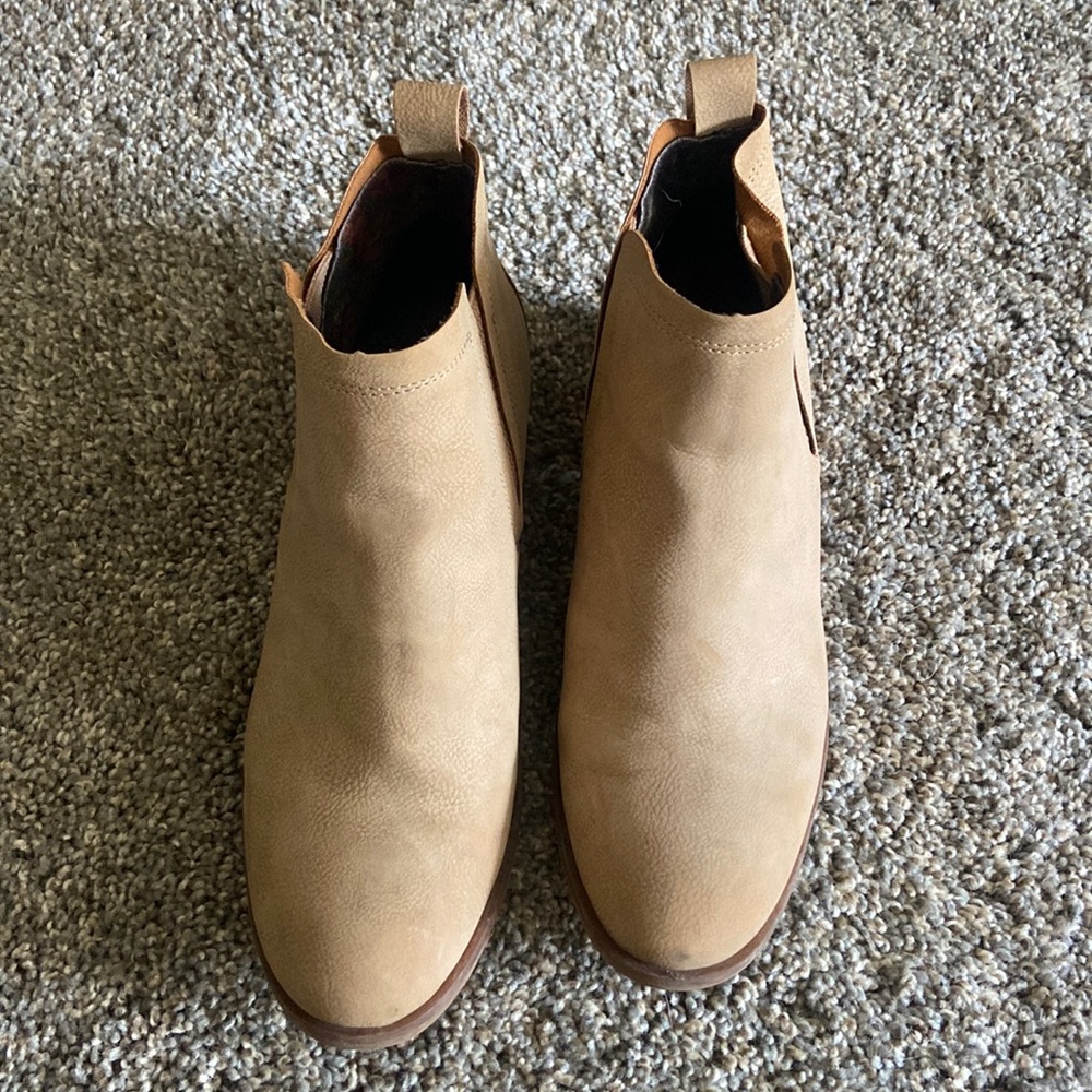 Korks. Very comfortable, soft insole. Only selling because my feet grew.
